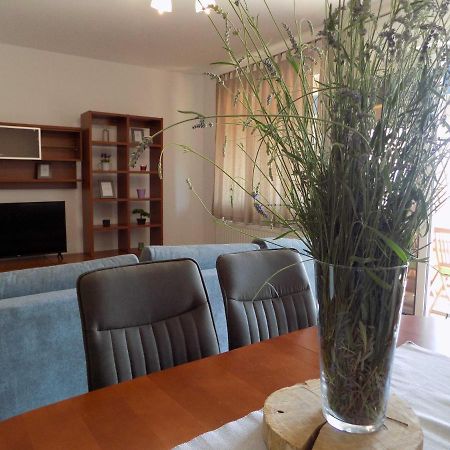 Apartman Borna Vrbnik  Ngoại thất bức ảnh