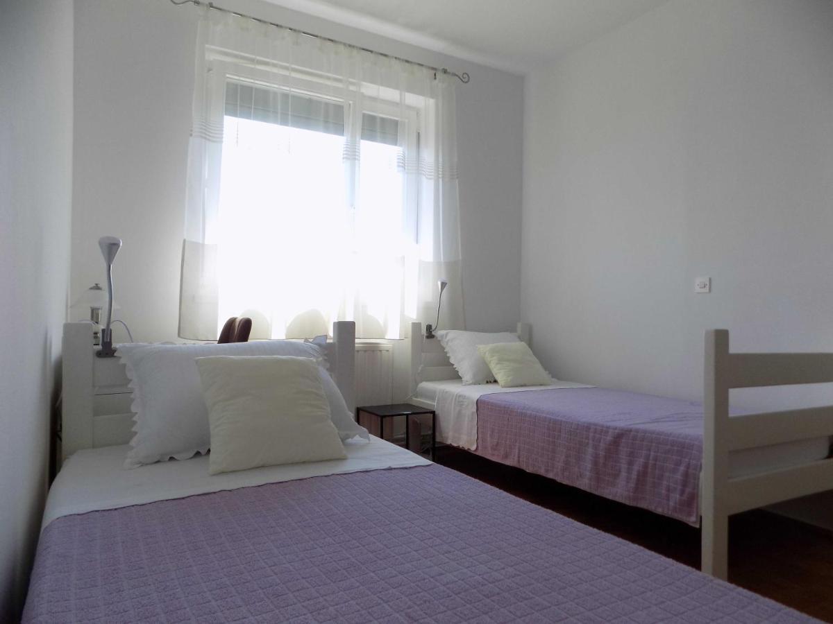 Apartman Borna Vrbnik  Ngoại thất bức ảnh